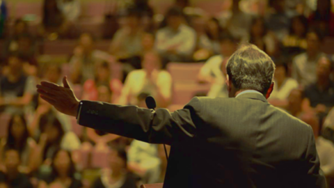 Mazur in front of an audience